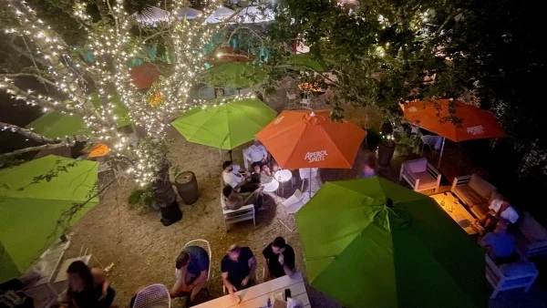 511barOutsidePatio1 511barOutsidePatio1